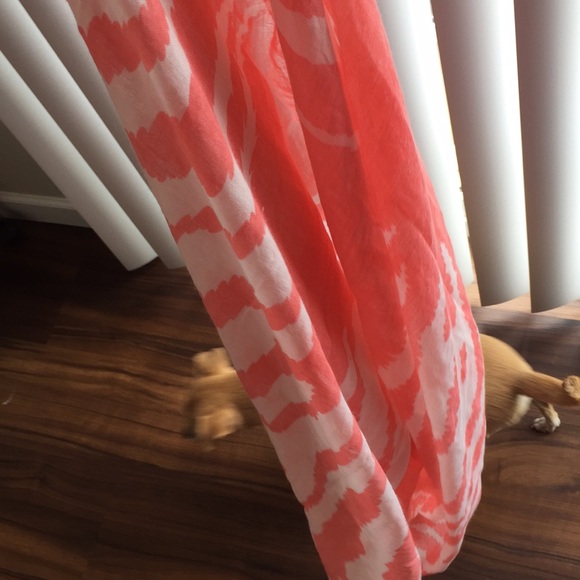 very big flowy, orange and white boutique scarf - Picture 4 of 4